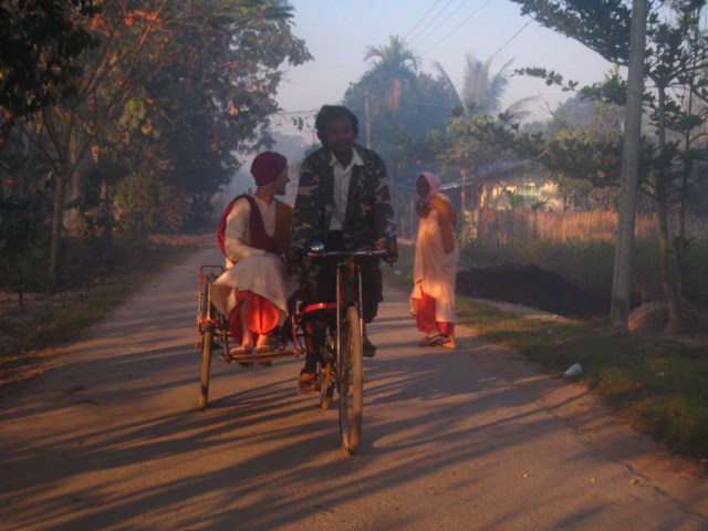 A blast form the past: Ariya coming down Shwe Oo Min Road, January 2012